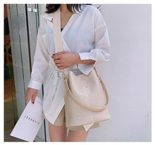 Load image into Gallery viewer, Crocodile Polyurethane Leather Shoulder Bag For Women Beige