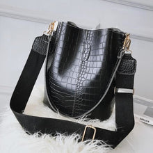 Load image into Gallery viewer, Crocodile Polyurethane Leather Shoulder Bag For Women Black